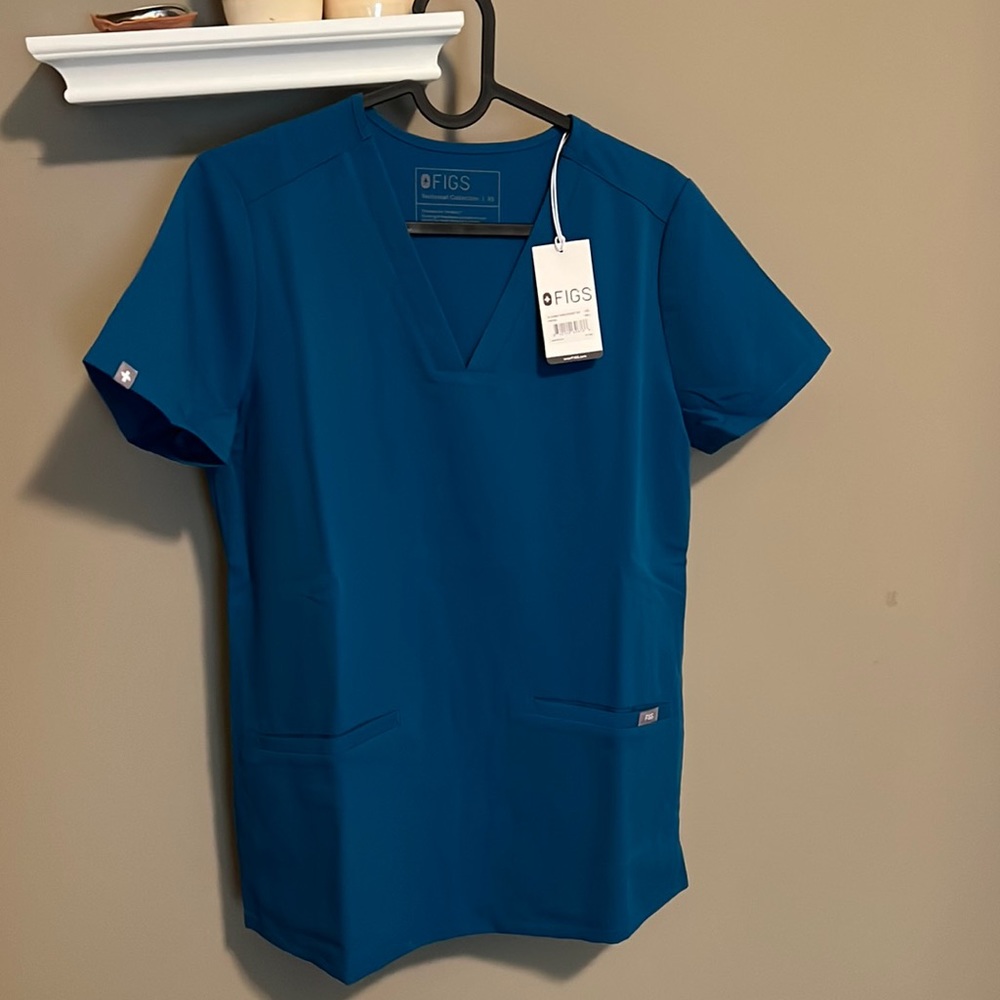New with Tags Figs alps blue Casma top (Xsmall)